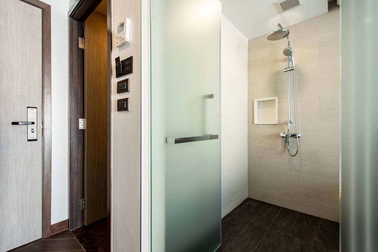 Blackwoods Hotel Pattaya - Sha Extra Plus Exterior foto A wet room