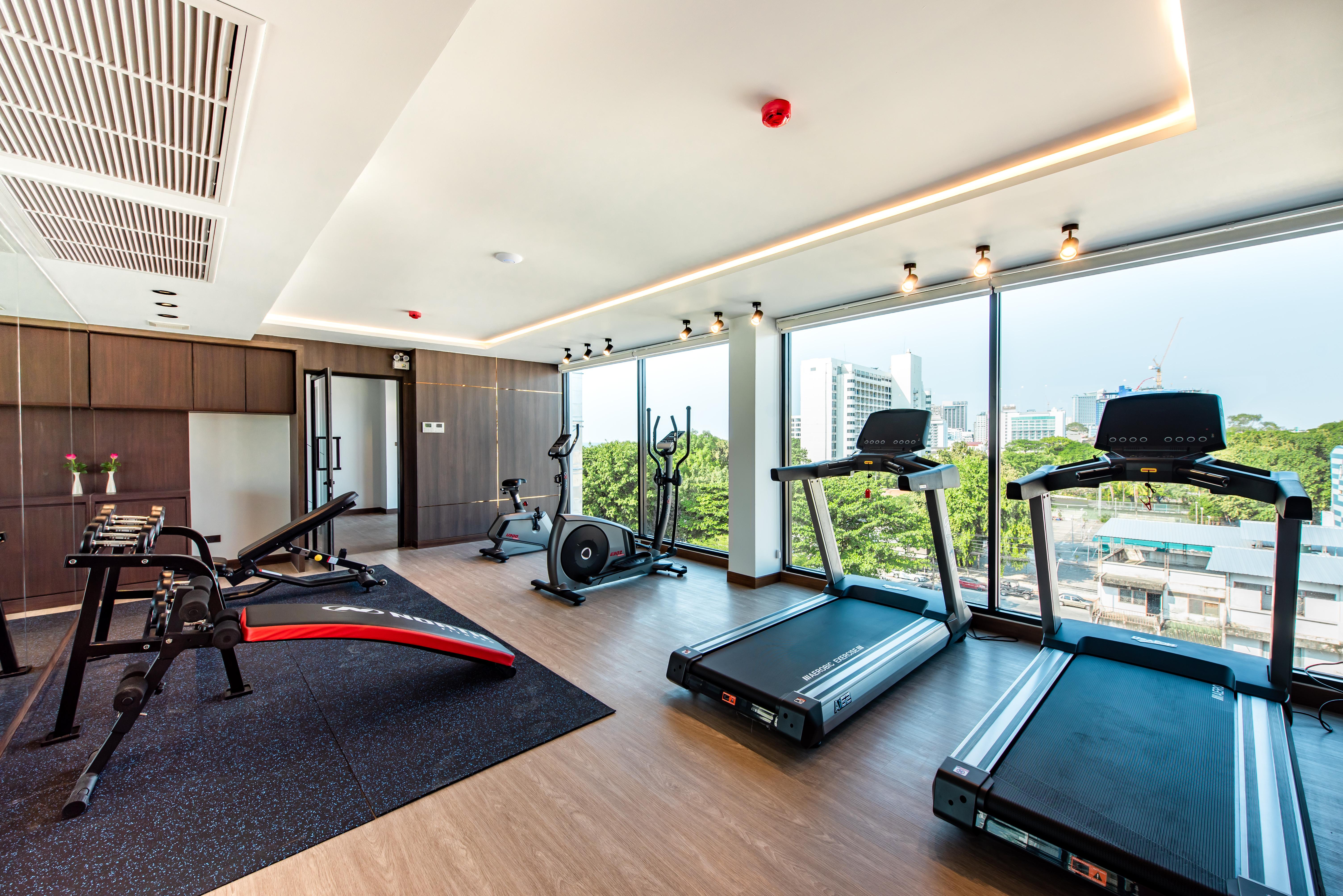 Blackwoods Hotel Pattaya - Sha Extra Plus Exterior foto The gym at the hotel